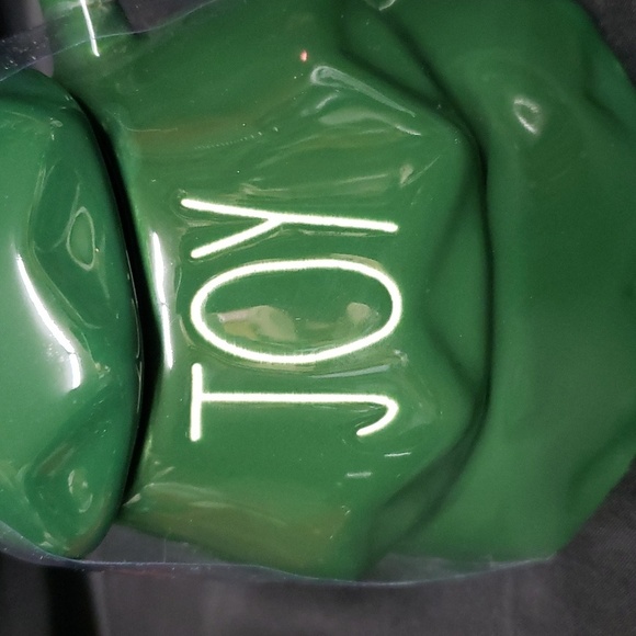 Rae Dunn NWT "JOY" Lidded Christmas Tree Mug - Picture 2 of 6